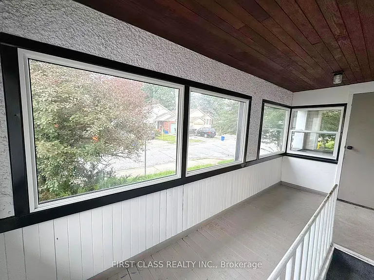 9 Grantham Ave S — Photo 8