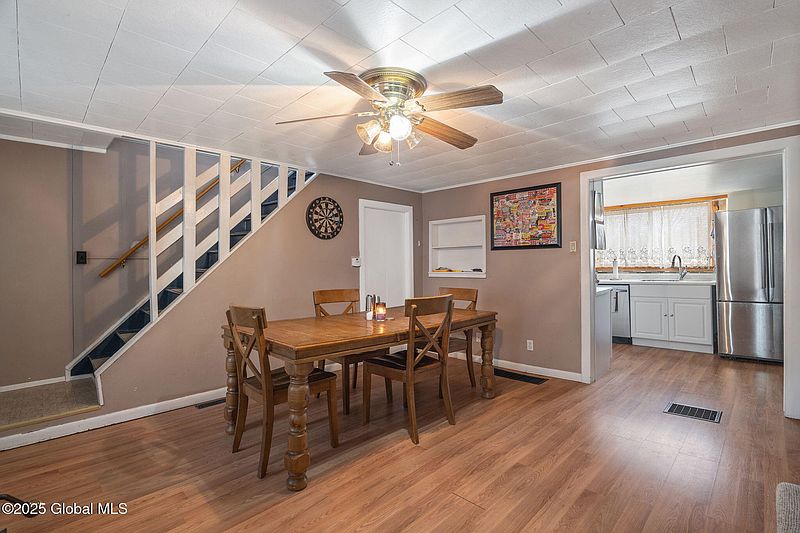 3rd image of 212 Meadow Street