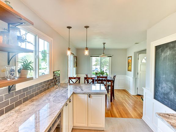 4th image of 3133 Trinity Dr