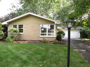 320 W Gartner Rd, Naperville, IL 60540