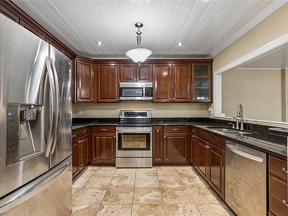 5th image of 37 E VANDERBILT STREET