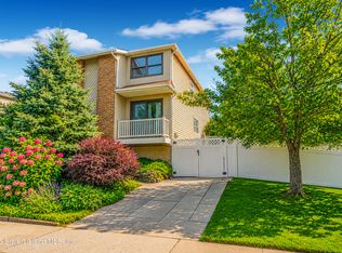 71 Walnut Ave, Staten Island, NY 10308