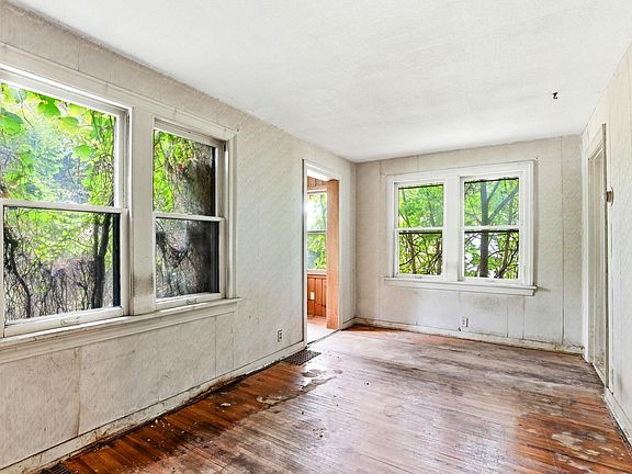 3rd image of 4039 Upton Ave N