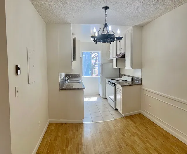 4804 Franklin Ave #8 — Photo 17