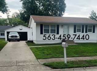 1139 N Pioneer St, Davenport, IA 52804