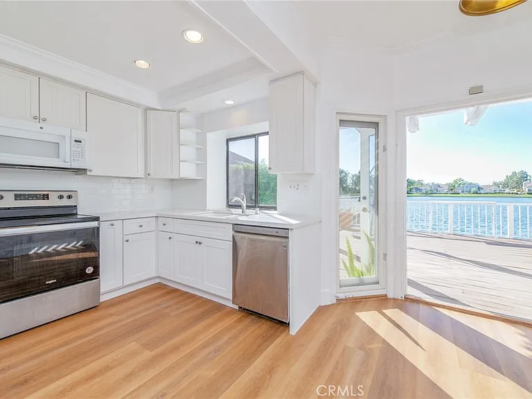 76 Fairlake #23 — Photo 15