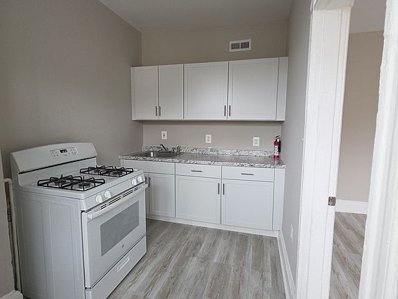 2nd image of 304 V St NE APT 2