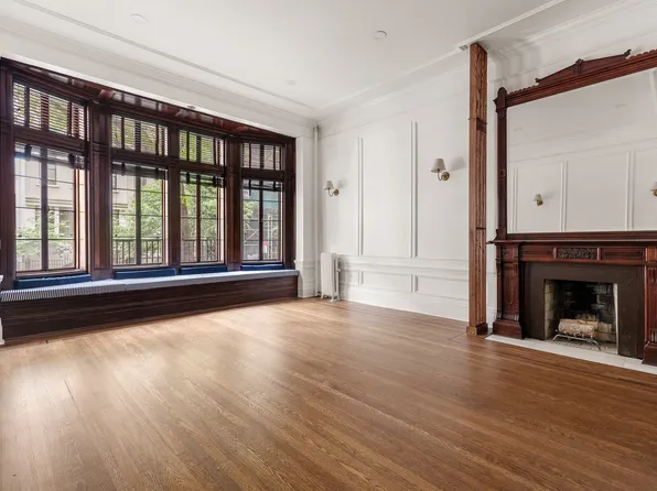 129 East 61st Street image 1 of 11