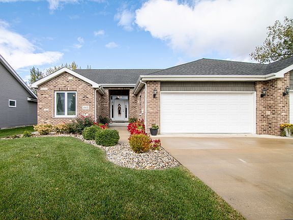 2nd image of 1013 Lincoln Dr
