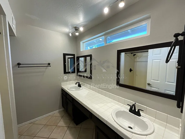 904 W Plata Ave — Photo 4