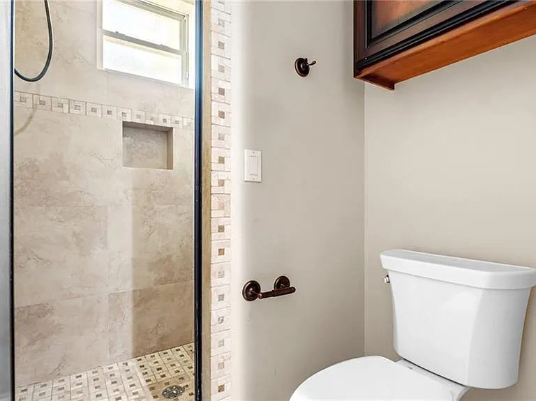 3002 Santa Monica St — Photo 21