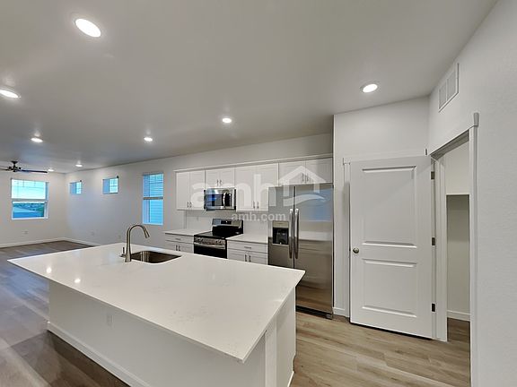 5th image of 26153 E Calhoun Cir