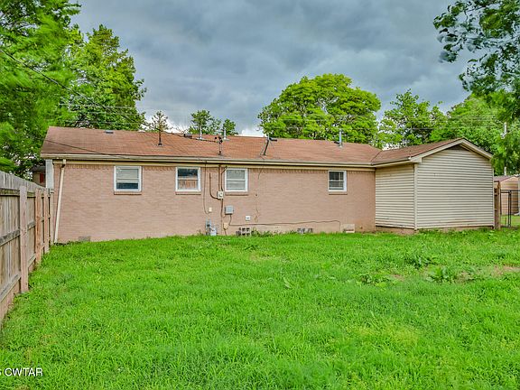 3rd image of 845 Magnolia Rd