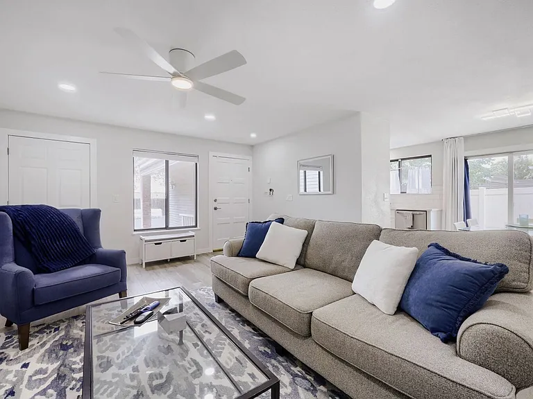 11909 Monroe Way — Photo 6