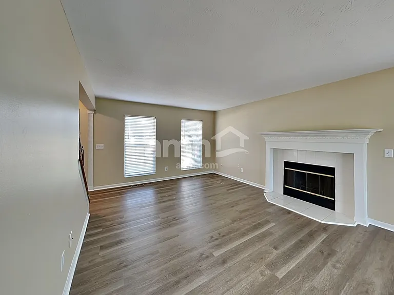 725 Kent Cir — Photo 7