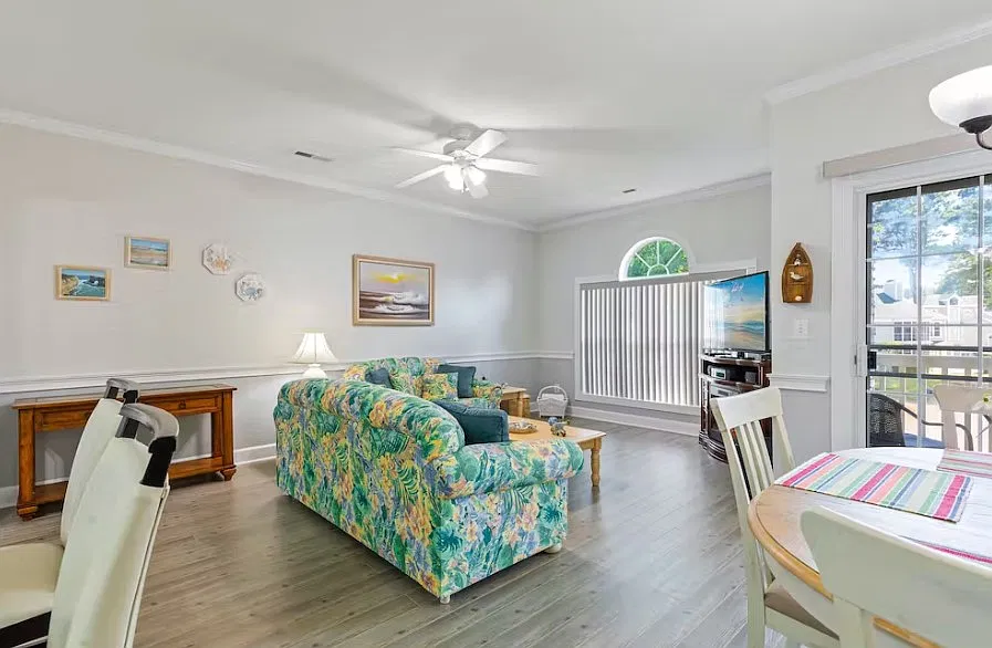 1 bed, 1.5 bath, 700 sqft, $1,800 — Photo 2