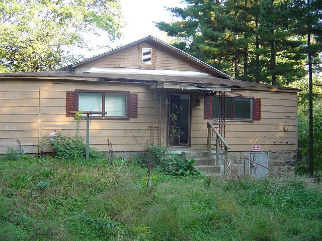 2nd image of 101 1/2 N Highland Ave