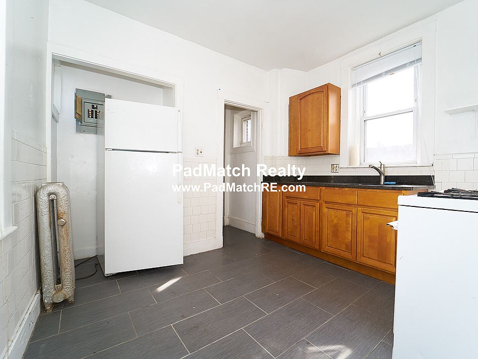 Eat-in-kitchen