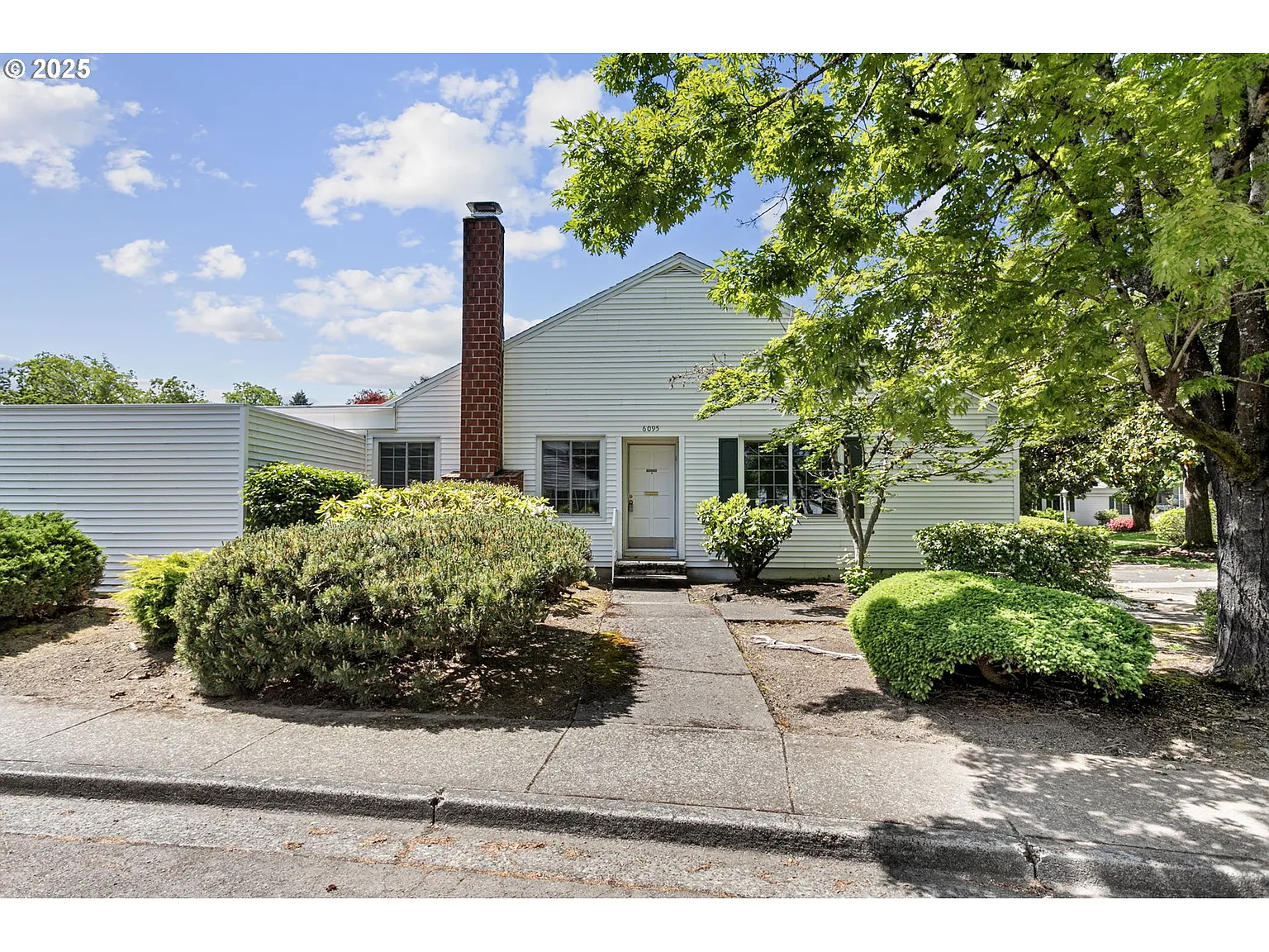 6095 SW Erickson Ave photo 1