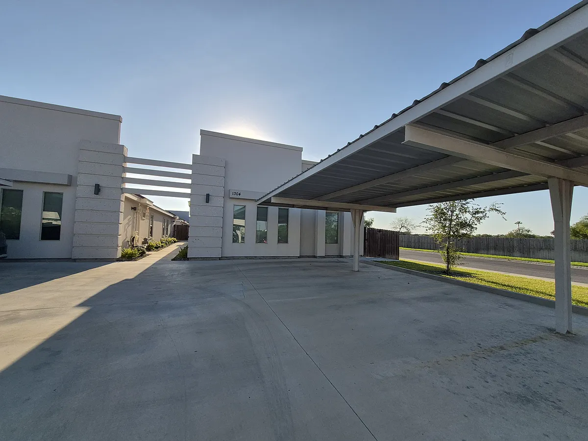 Building Photo - 3921 Las Vistas Ln #4