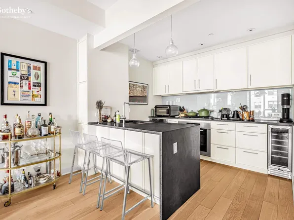 160 East 22nd Street image 3 of 11