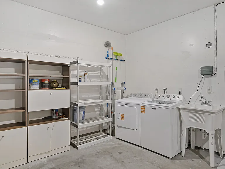 1286 Crestpoint Dr — Photo 29