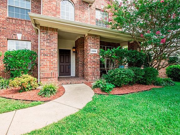 2nd image of 2204 Forest Park Cir