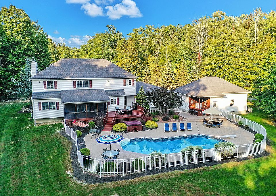 1st image of 14 Arcadia Dr