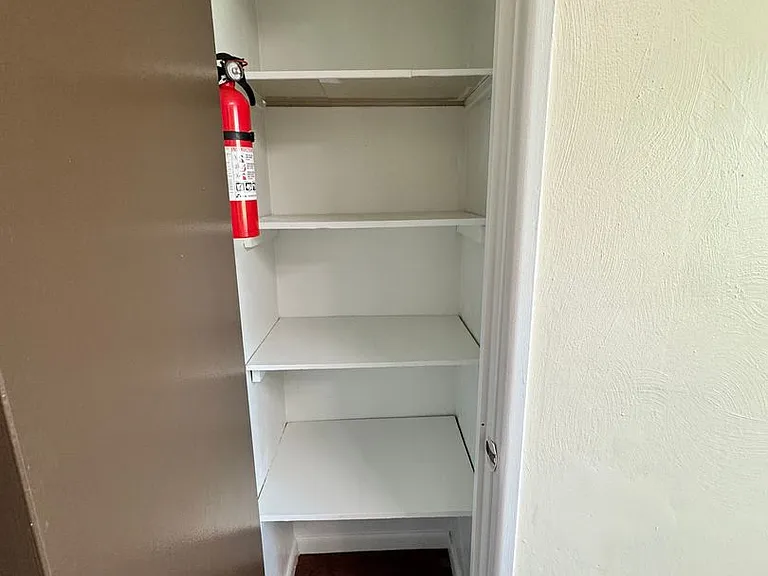 Washington Blvd Apartments — Photo 8