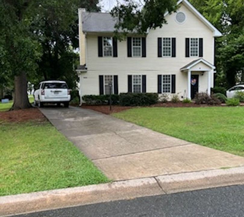 1st image of 825 Selwyn Place Rd