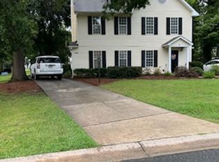 825 Selwyn Place Rd, Charlotte, NC 28209