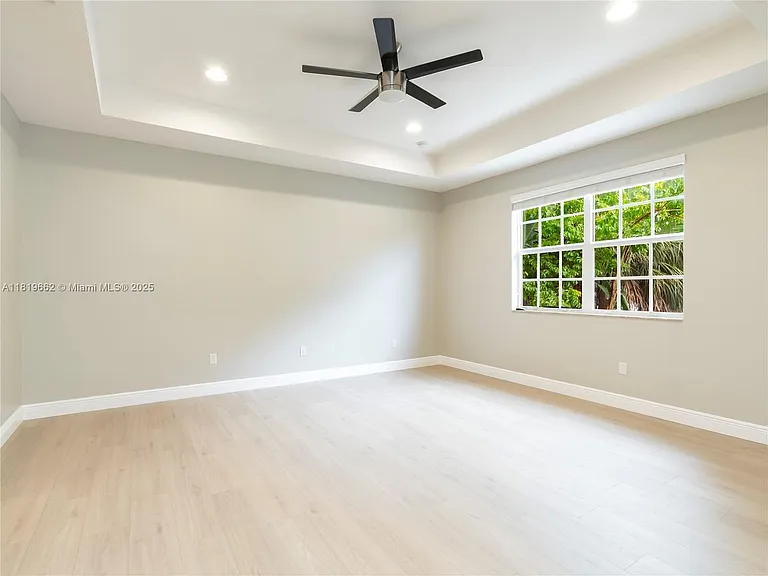 2028 SW 16th Ter #2028 — Photo 7