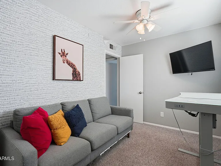 1735 E Stephens Dr — Photo 16