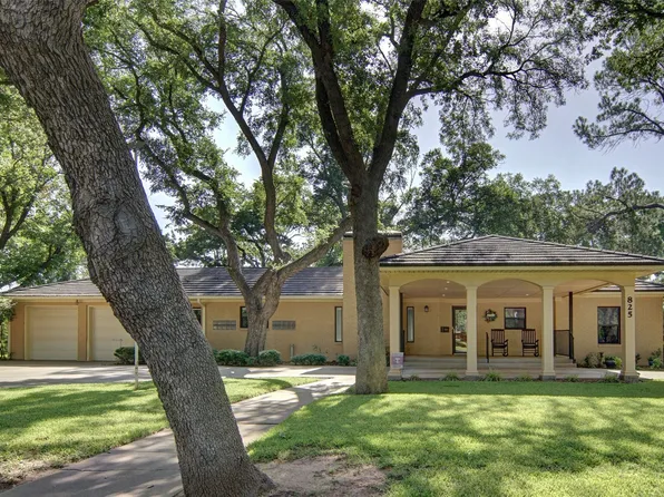 825 Elm St, Graham, TX 76450