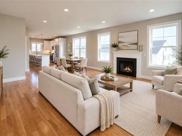 50 Bunker Hill Xing, Portsmouth, RI 02871