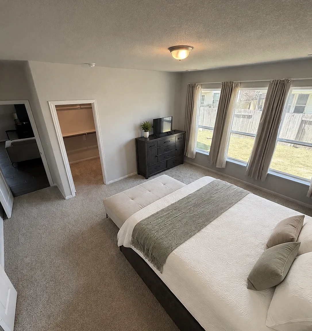 3 bed, 2268 sqft, $2,595 — Photo 2