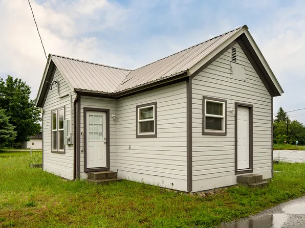 209 5th St, Northport, WA 99157