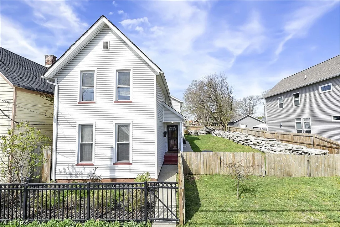 2058 W 44th St photo 1