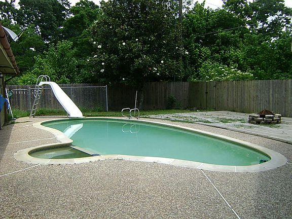 pOOL & SPA WITH SLIDE!
