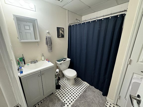 2nd image of 415 Jefferson St APT 1