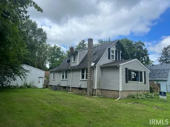 112 Clover Dr, Walkerton, IN 46574