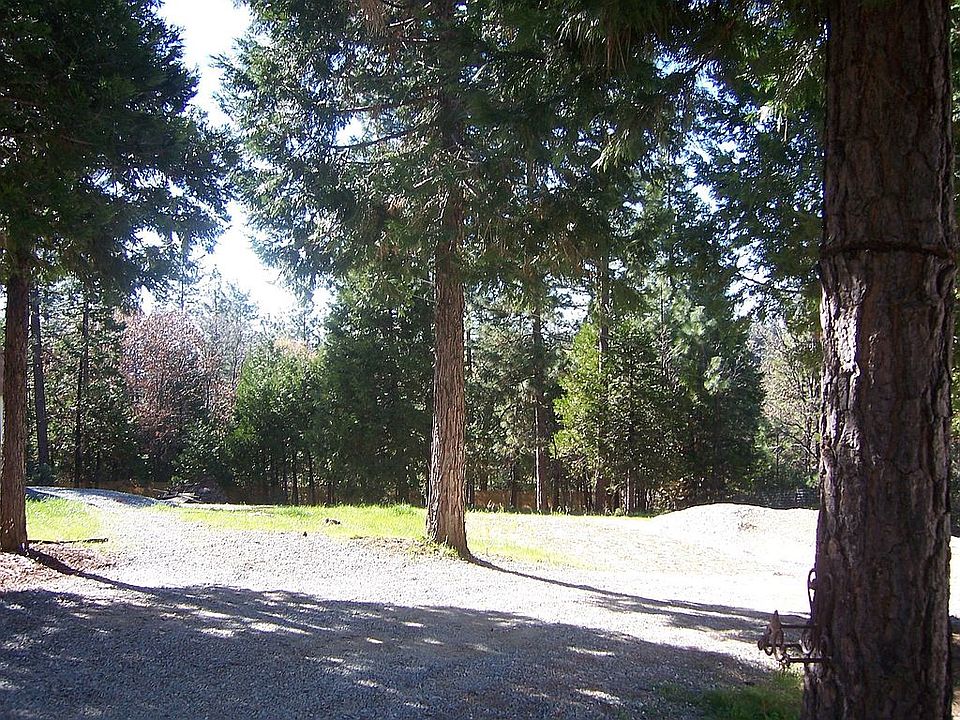 Level 1/2 lot, fenced