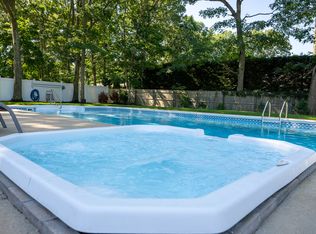16 Bowling Green Pl, East Hampton, NY 11937