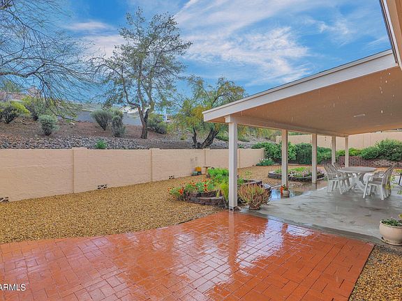 3rd image of 501 W WOOD Drive