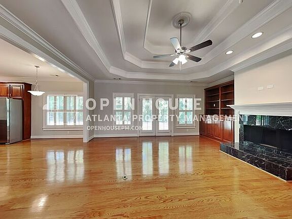 3rd image of 601 Peach Pl