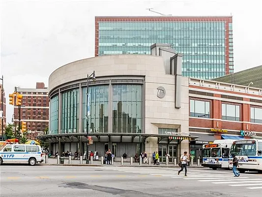 Sold by Avenue Sotheby's International Realty | media 18