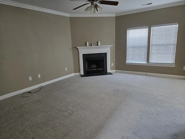 633 Menlo Park Ln — Photo 2
