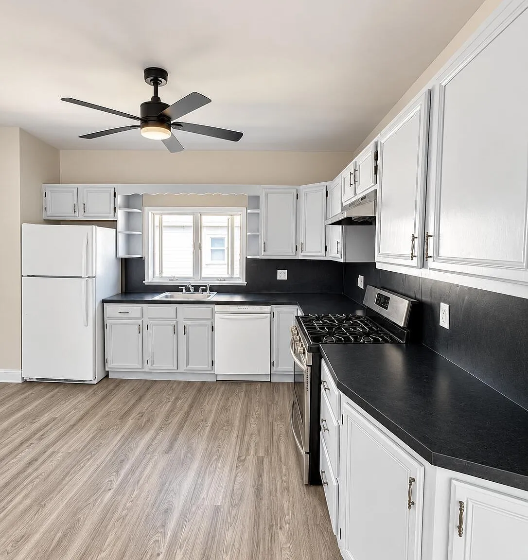 1 bed, 1.0 bath, 1267 sqft, $2,500 — Photo 2