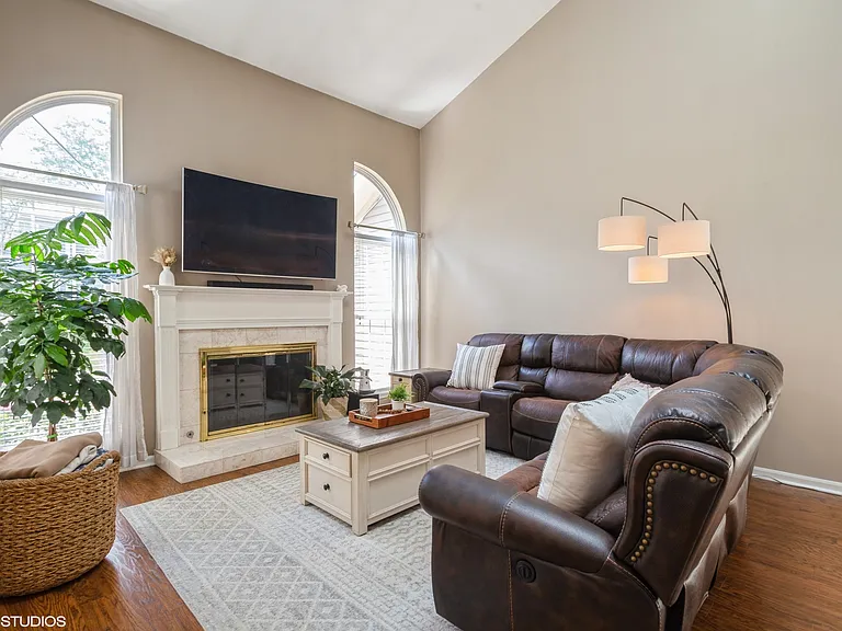 707 Clover Hill Ct — Photo 3