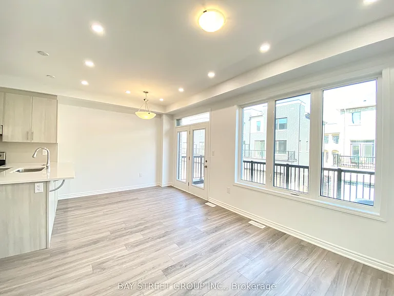 1362 William Halton Pkwy W — Photo 8